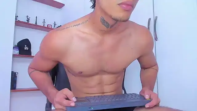 Jonryder  online show from December 2025 04:12:02 PM