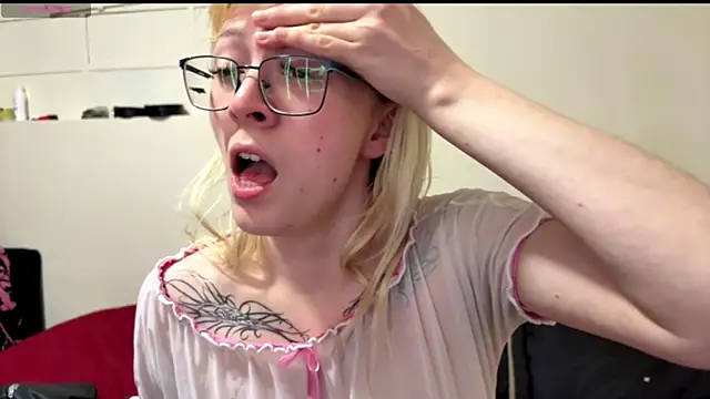 Cloe five online show from November 2025 07:01:02 PM