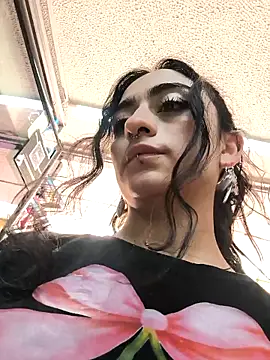 Lila Desiree online show from May 2026 02:55:01 PM