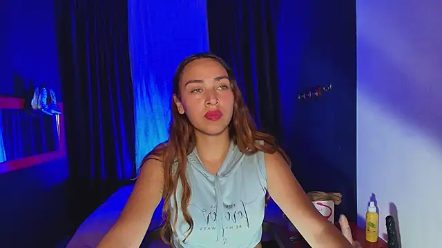 Snapshot of DevoniCollins chatting on January 2025 07:53:01 PM DevoniCollins online show from January 2025 07:53:01 PM