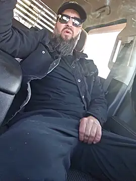Beardedtattood online show from May 2026 11:06:02 AM