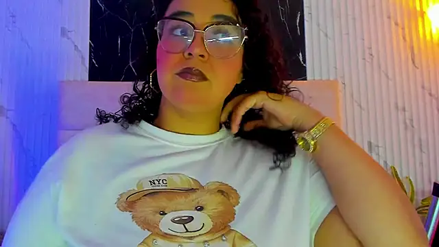 Reginavegaa online show from May 2026 11:37:01 AM