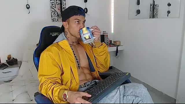 Leonard Price online show from March 2025 05:54:01 AM