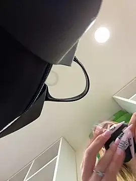 Snapshot of mur_girl chatting on December 2024 12:58:01 PM mur girl online show from December 2024 12:58:01 PM