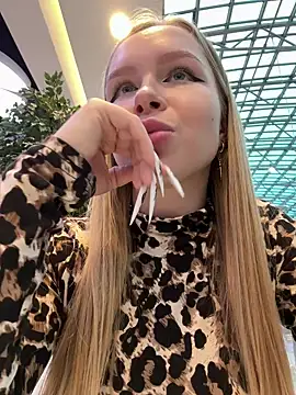 Snapshot of mur_girl chatting on January 2025 11:10:01 AM mur girl online show from January 2025 11:10:01 AM