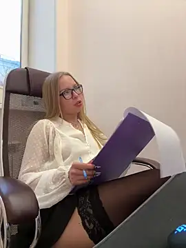 Snapshot of mur_girl chatting on February 2025 02:26:01 PM mur girl online show from February 2025 02:26:01 PM