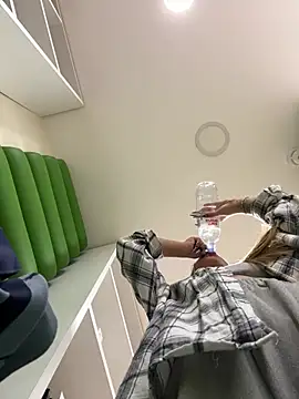 Snapshot of mur_girl chatting on February 2025 03:42:01 PM mur girl online show from February 2025 03:42:01 PM