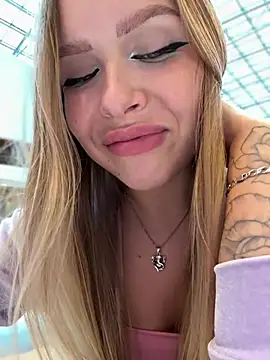 Snapshot of mur_girl chatting on February 2025 01:08:01 PM mur girl online show from February 2025 01:08:01 PM