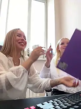 Snapshot of mur_girl chatting on February 2025 08:33:01 AM mur girl online show from February 2025 08:33:01 AM