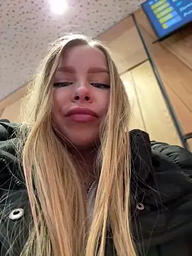 Snapshot of mur_girl chatting on February 2025 08:43:02 AM mur girl online show from February 2025 08:43:02 AM