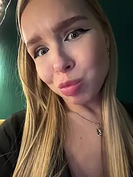 Snapshot of mur_girl chatting on February 2025 11:28:02 AM mur girl online show from February 2025 11:28:02 AM