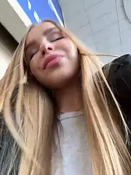 Snapshot of mur_girl chatting on February 2025 11:35:02 AM mur girl online show from February 2025 11:35:02 AM