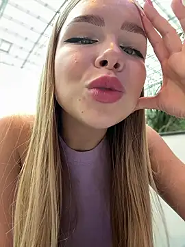 Snapshot of mur_girl chatting on February 2025 08:31:02 AM mur girl online show from February 2025 08:31:02 AM