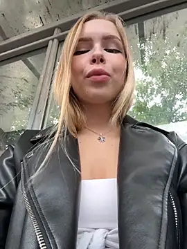 Snapshot of mur_girl chatting on September 2025 11:55:02 AM mur girl online show from September 2025 11:55:02 AM