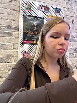 Snapshot of mur_girl chatting on October 2025 09:43:01 AM mur girl online show from October 2025 09:43:01 AM