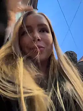 Snapshot of mur_girl chatting on December 2025 01:20:02 PM mur girl online show from December 2025 01:20:02 PM