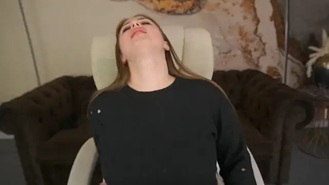 Snapshot of GentleAdellee chatting on December 2024 12:55:02 PM GentleAdellee online show from December 2024 12:55:02 PM