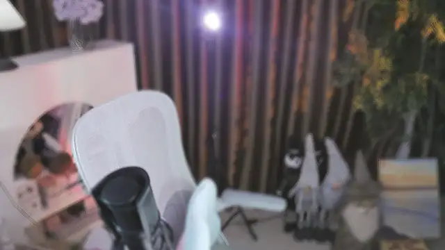 Snapshot of Arwyn-rr chatting on November 2025 10:32:02 AM Arwyn-rr online show from November 2025 10:32:02 AM