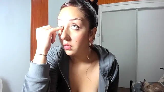 Snapshot of HeyTati chatting on February 2025 11:47:02 PM HeyTati online show from February 2025 11:47:02 PM