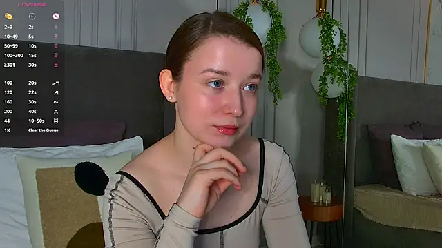 Snapshot of MichelleHaynes chatting on March 2025 02:55:02 PM MichelleHaynes online show from March 2025 02:55:02 PM