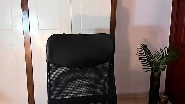 Snapshot of conielaurenth chatting on September 2025 05:21:01 AM conielaurenth online show from September 2025 05:21:01 AM