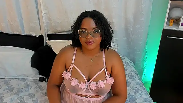 Snapshot of conielaurenth chatting on January 2026 08:18:01 AM conielaurenth online show from January 2026 08:18:01 AM