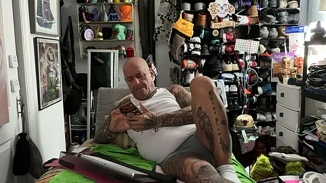 joeytatts66 online show from May 2026 01:02:02 AM