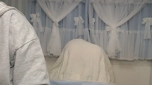 yua0727 online show from November 2025 01:32:01 PM