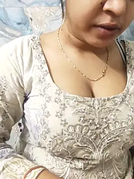 Snapshot of Sania-Love chatting on April 2026 12:42:01 AM Sania-Love online show from April 2026 12:42:01 AM