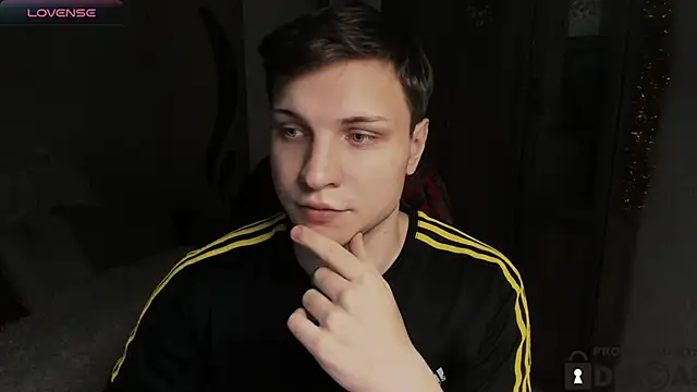 handsome guy01 online show from December 2025 08:47:02 PM