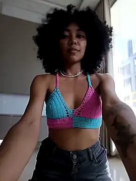 Snapshot of lianisrose chatting on January 2025 09:07:01 PM lianisrose online show from January 2025 09:07:01 PM