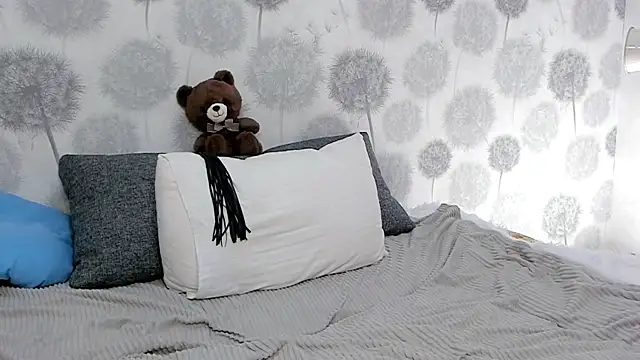 Snapshot of EngelFugler chatting on January 2025 06:43:01 PM EngelFugler online show from January 2025 06:43:01 PM