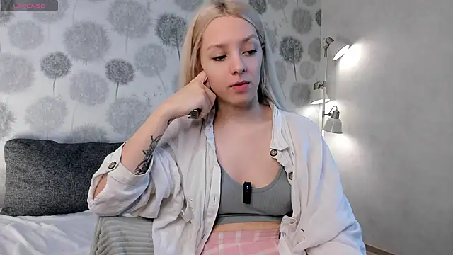 Snapshot of EngelFugler chatting on February 2025 11:33:01 AM EngelFugler online show from February 2025 11:33:01 AM