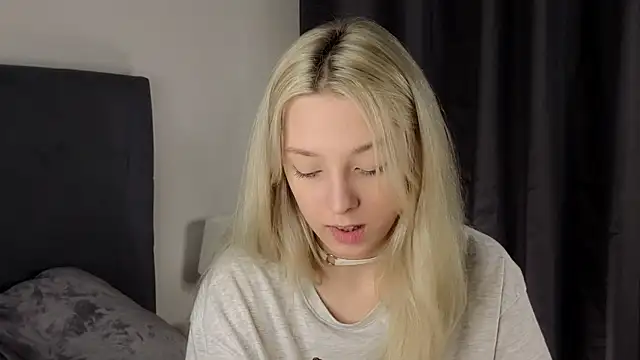 Snapshot of EngelFugler chatting on September 2025 11:10:02 AM EngelFugler online show from September 2025 11:10:02 AM