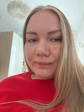 Snapshot of LianaCruz__ chatting on April 2026 11:33:01 AM LianaCruz online show from April 2026 11:33:01 AM