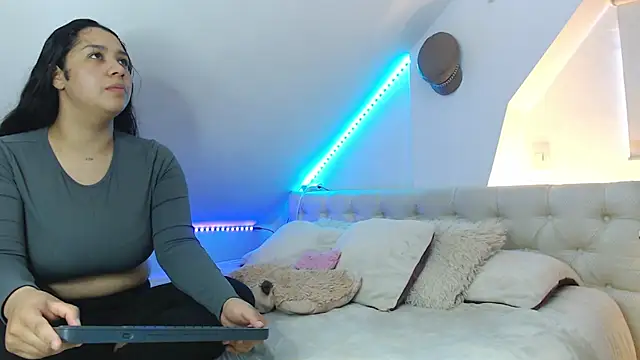 Snapshot of Scarlett_Jazmin chatting on October 2025 11:00:02 AM Scarlett Jazmin online show from October 2025 11:00:02 AM