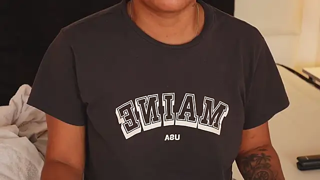 IzzyyBeelmonth online show from December 2024 07:31:02 PM