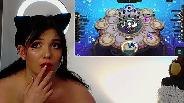 Snapshot of AveryWillow chatting on March 2025 12:17:02 AM AveryWillow online show from March 2025 12:17:02 AM