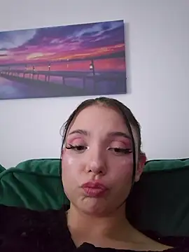 Snapshot of AveryWillow chatting on September 2025 11:11:01 AM AveryWillow online show from September 2025 11:11:01 AM