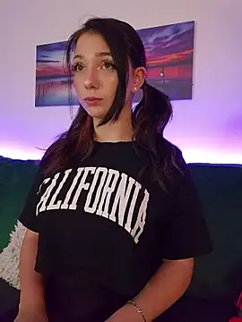 Snapshot of AveryWillow chatting on September 2025 10:56:02 PM AveryWillow online show from September 2025 10:56:02 PM