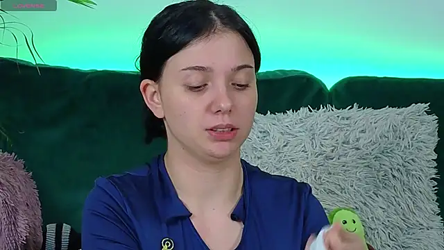 AveryWillow online show from October 2025 08:01:01 AM