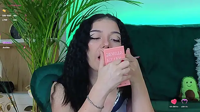 Snapshot of AveryWillow chatting on October 2025 03:07:01 AM AveryWillow online show from October 2025 03:07:01 AM