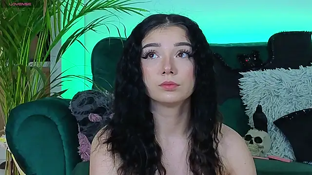 Snapshot of AveryWillow chatting on October 2025 03:28:02 AM AveryWillow online show from October 2025 03:28:02 AM