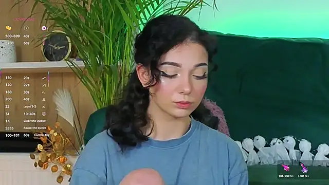 Snapshot of AveryWillow chatting on November 2025 06:12:01 AM AveryWillow online show from November 2025 06:12:01 AM