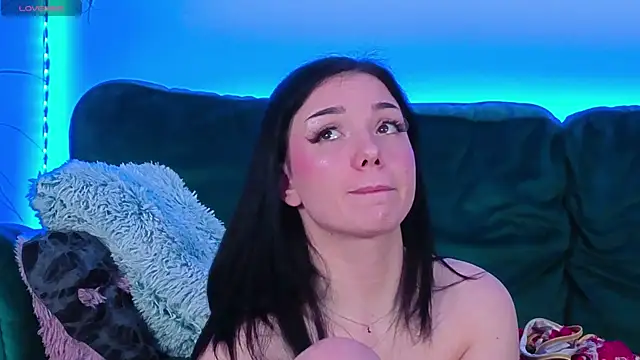 Snapshot of AveryWillow chatting on January 2026 06:43:02 PM AveryWillow online show from January 2026 06:43:02 PM