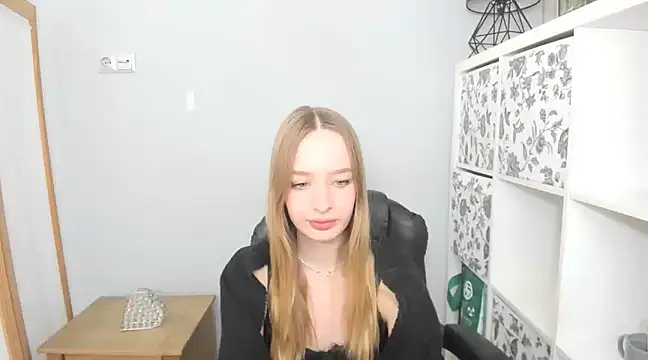 Snapshot of LilaGold chatting on January 2025 07:57:01 PM LilaGold online show from January 2025 07:57:01 PM