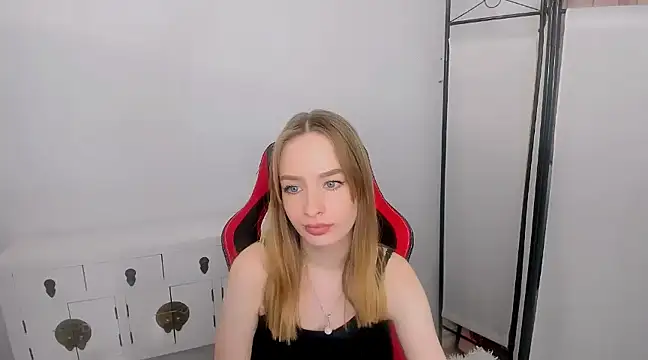 Snapshot of LilaGold chatting on January 2025 07:00:01 PM LilaGold online show from January 2025 07:00:01 PM