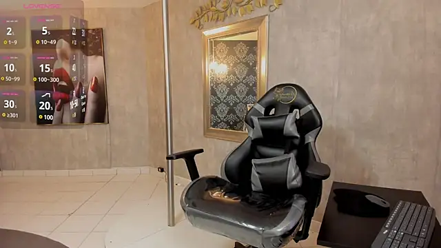 Selenecollins online show from February 2025 12:11:02 PM