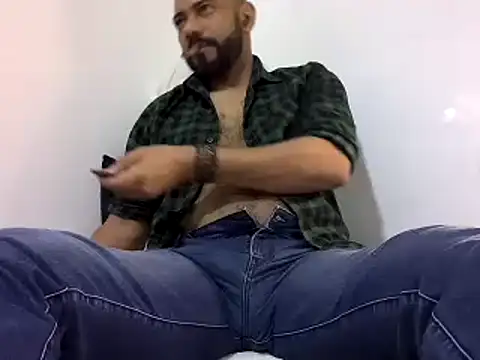 Snapshot of bruce_bigg chatting on February 2025 10:43:01 PM bruce bigg online show from February 2025 10:43:01 PM