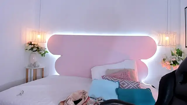 Snapshot of naomiii__ chatting on October 2025 11:49:02 AM naomiii online show from October 2025 11:49:02 AM